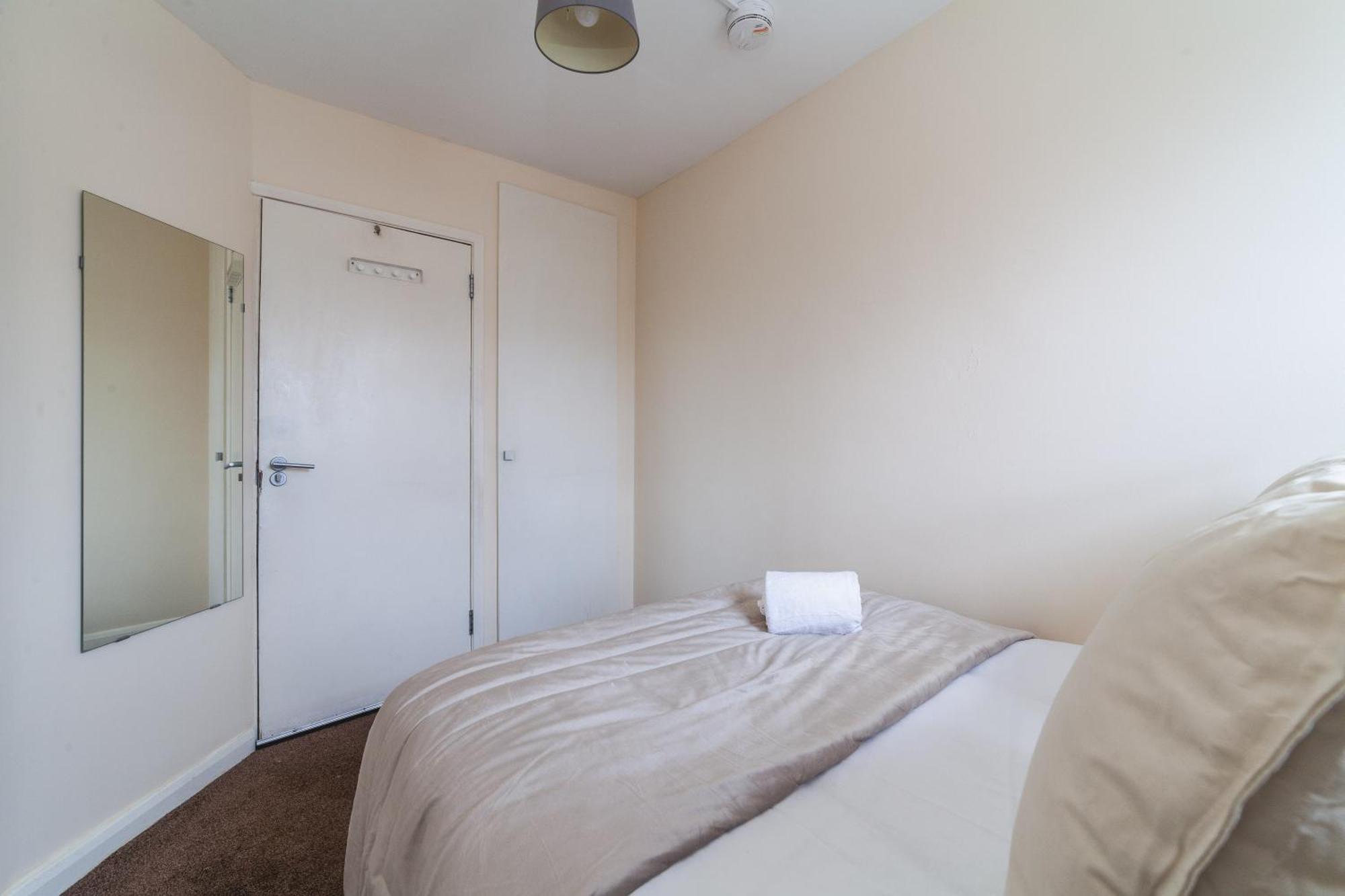 1 Double Available In Lovely Acton Duplex - 5 Minutes From Elizabeth Line & Close To Heathrow Apartment London