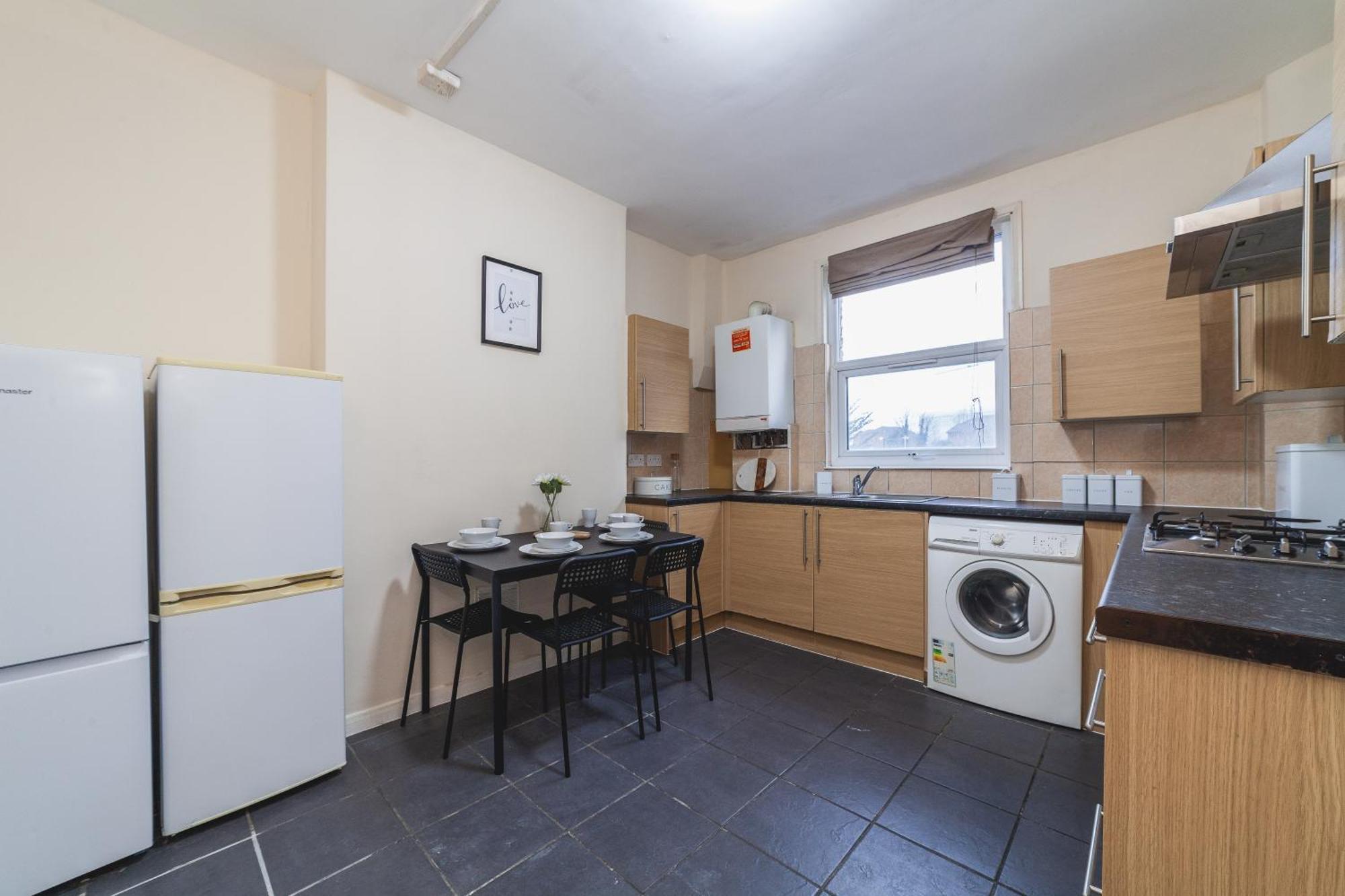 Apartment 1 Double Available In Lovely Acton Duplex - 5 Minutes From Elizabeth Line & Close To Heathrow London
