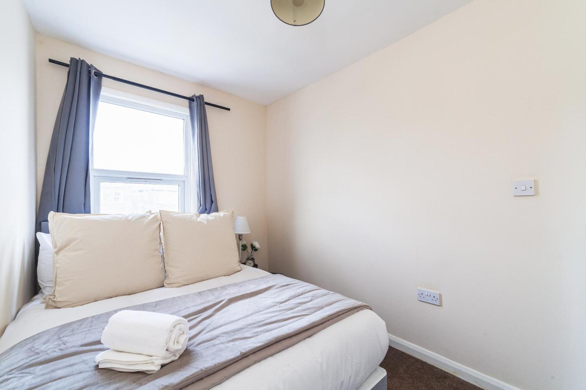 1 Double Available In Lovely Acton Duplex - 5 Minutes From Elizabeth Line & Close To Heathrow London