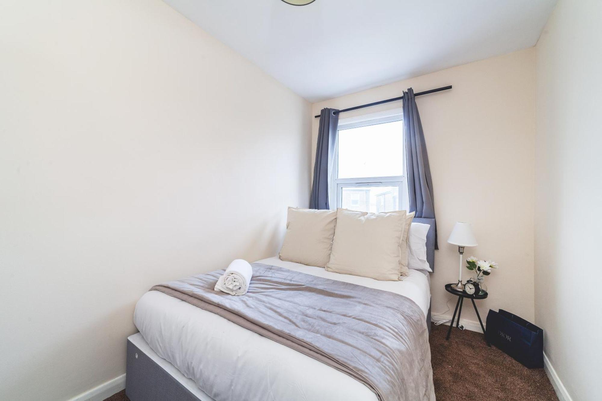 1 Double Available In Lovely Acton Duplex - 5 Minutes From Elizabeth Line & Close To Heathrow * London