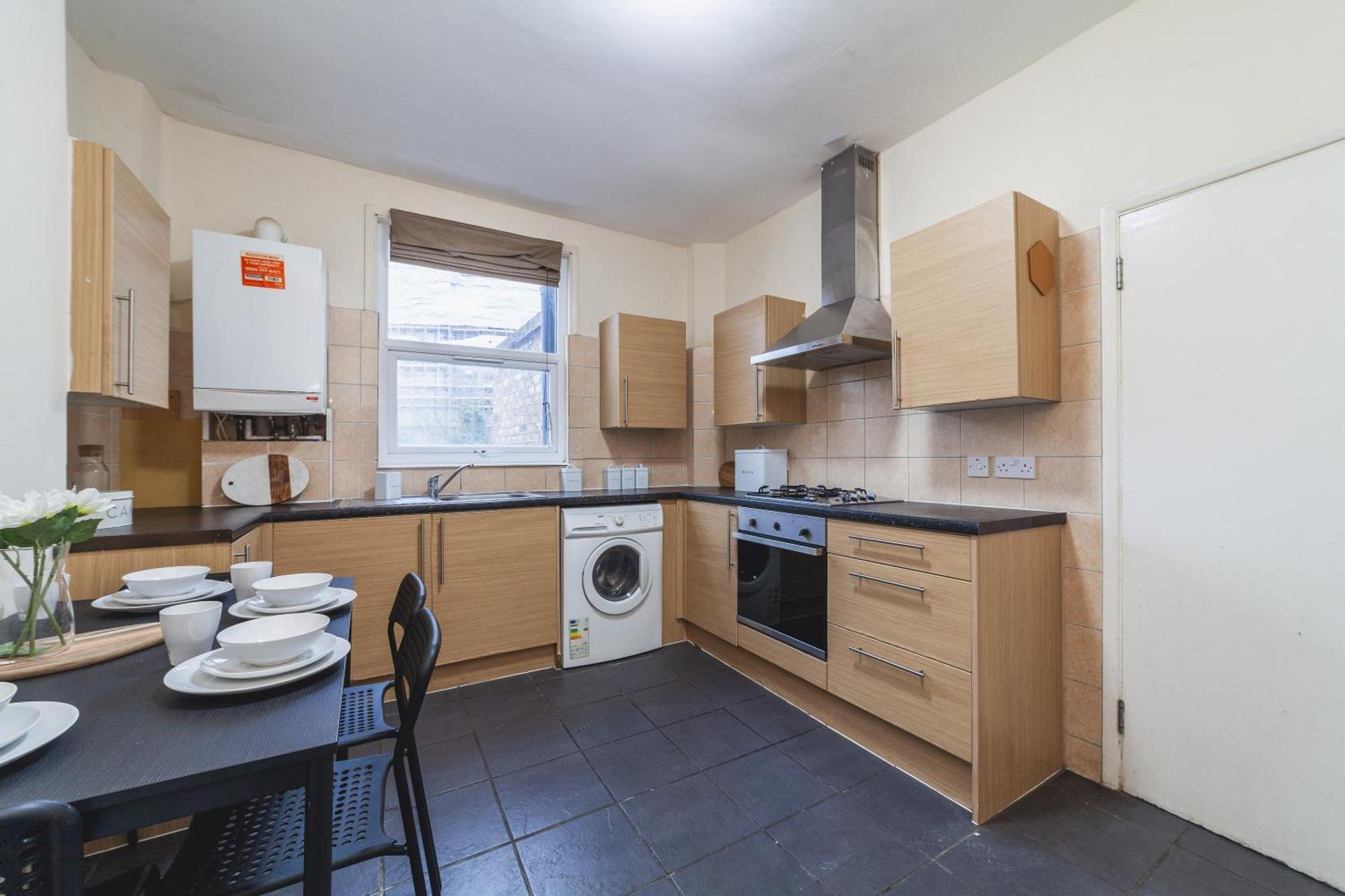 Apartment 1 Double Available In Lovely Acton Duplex - 5 Minutes From Elizabeth Line & Close To Heathrow *